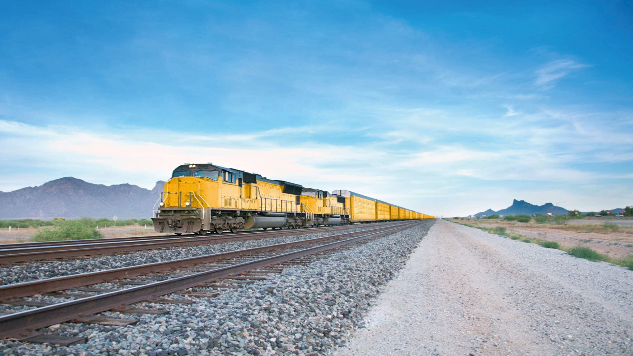 De caravanas de camellos a vías ferroviarias, el camino de la logística evoluciona tomando en cuenta el pasado.